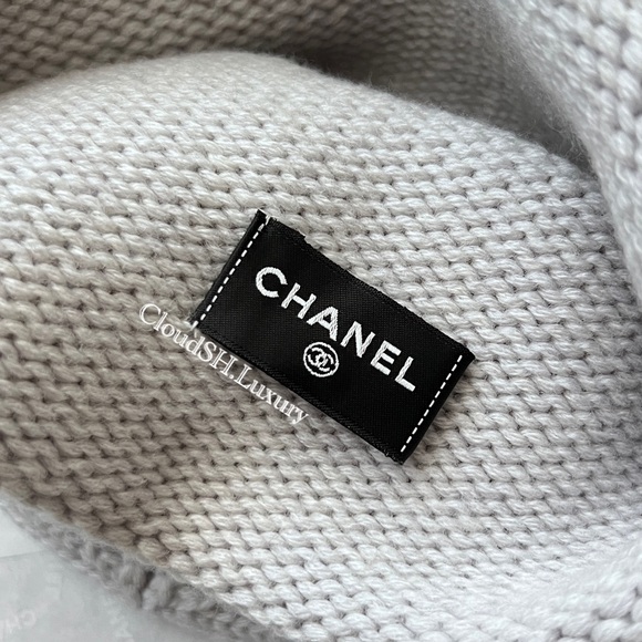 Auth BN Chanel Light Gray White CC Logo Wool Knit Beanie - Picture 4 of 6